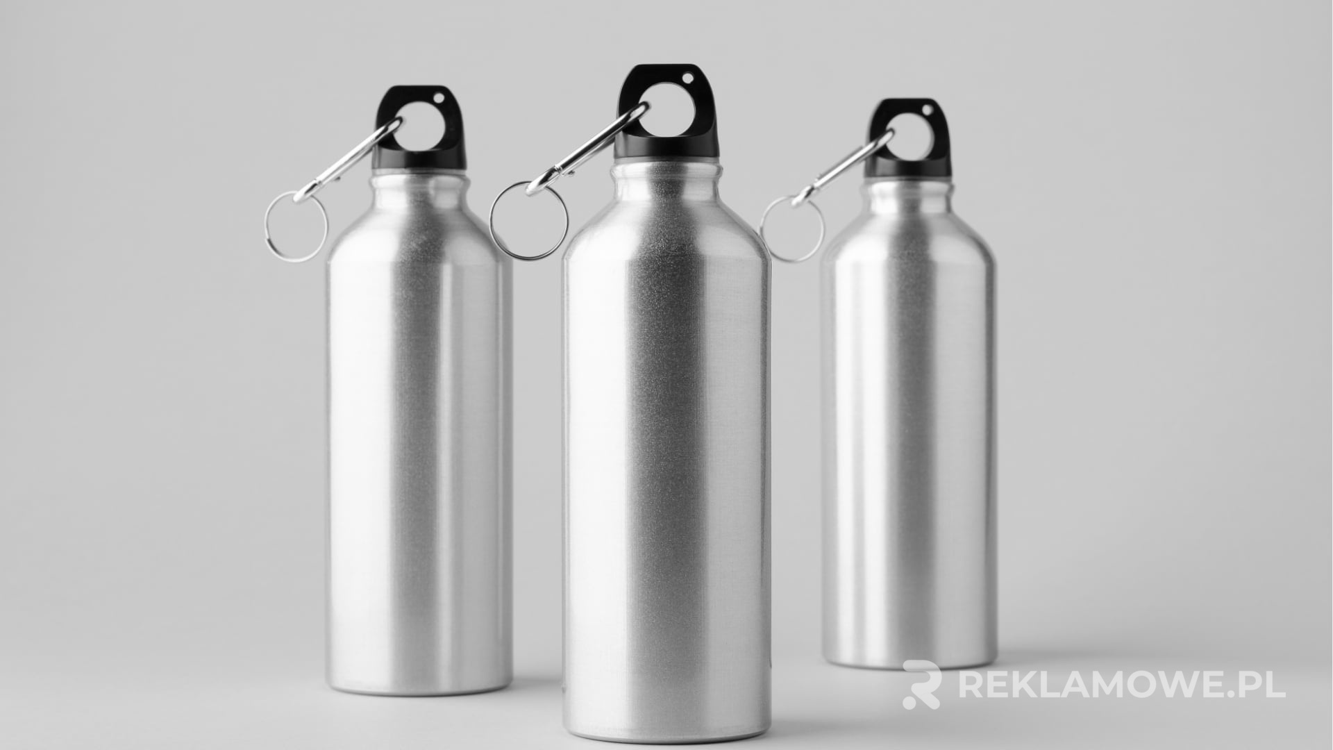 Butelki reklamowe na tle różnorodnych opinii użytkowników